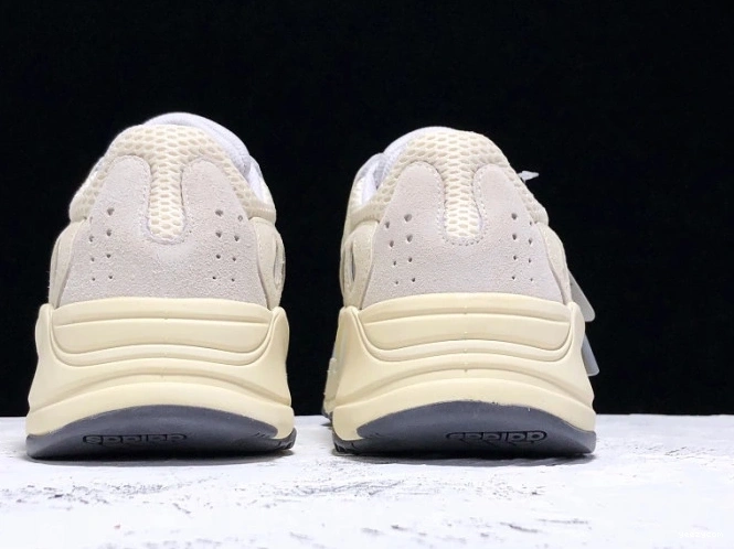 Yeezy Boost Adidas Analog 700 EG7596 0802